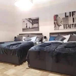 Designer Apartment, 5 Min To Center Apartment